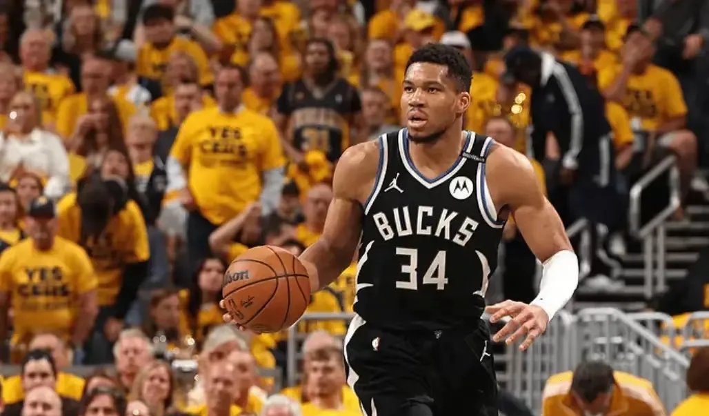 包含字母哥连续十五场比赛得分超过领先优势明显，皇家马德里不断突破！全场沸腾不已的词条