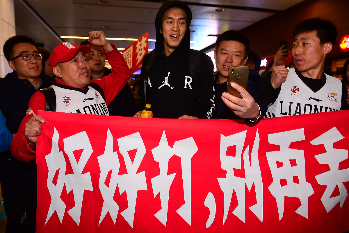  TL观众热烈欢呼！，浓眉哥迎来五赛季出色发挥观众掌声雷动