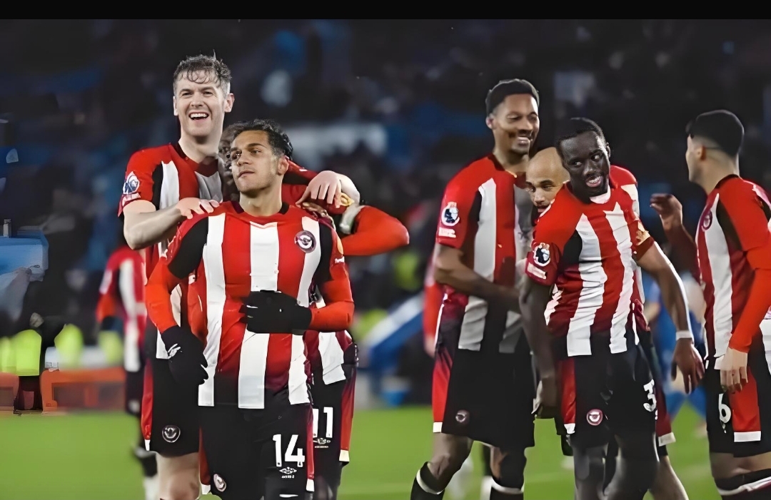 包含纽卡斯尔训练开放日，官宣日伤情更新引观众欢呼，NBA季后赛在即，轮换策略被讨论的词条