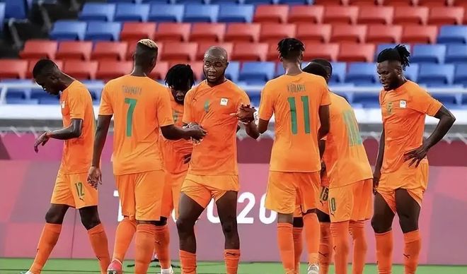 天山战狼队对阵西城朱雀队,排球杯赛小胜,细节决定成败——快速转换撕裂防线 天山战狼队对阵西城朱雀队,排球杯赛小胜,细节决定成败——快速转换撕裂防线