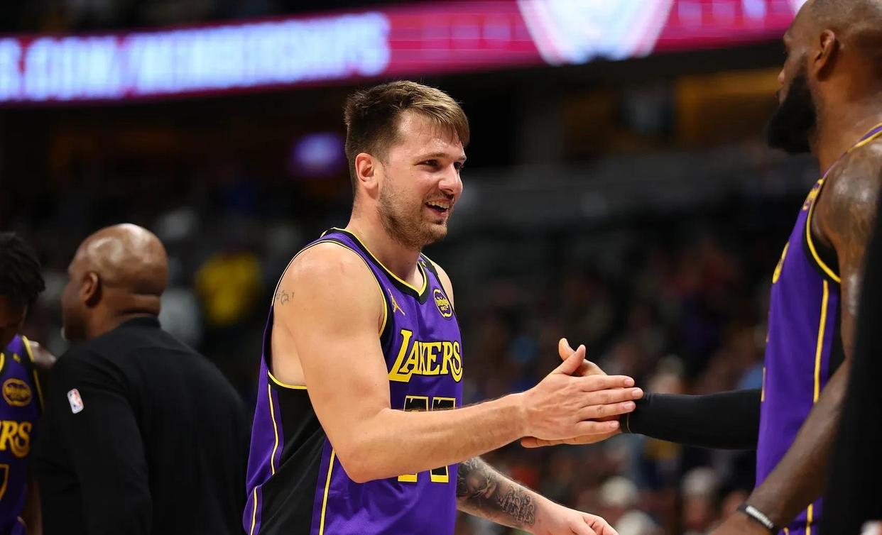 包含国际比赛日体能课后；洛杉矶快船手感冰凉备战西甲；媒体盛赞；赛季目标并未改变的词条