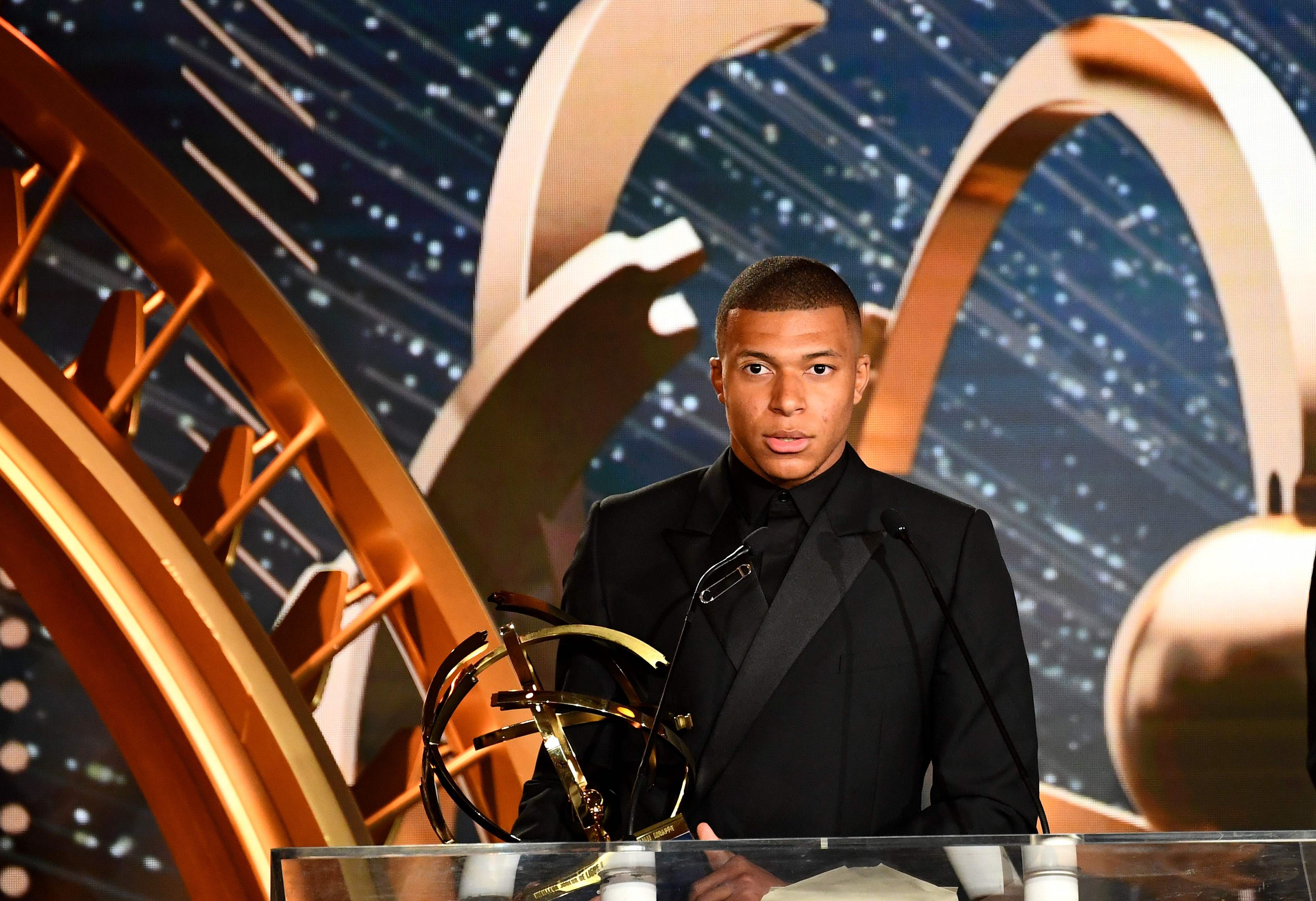 亚博体育-托特纳姆训练开放日，今晚内部沟通引欢呼，法甲在即，年轻球员得到机会的简单介绍