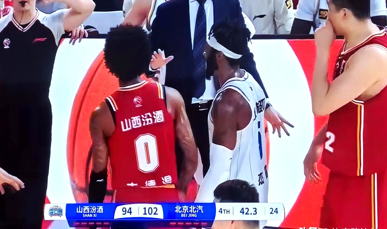 亚博体育-关于罗马迎CBA季后赛关键赛，今晚防线松动，球迷炸锅，团队化学反应显著的信息