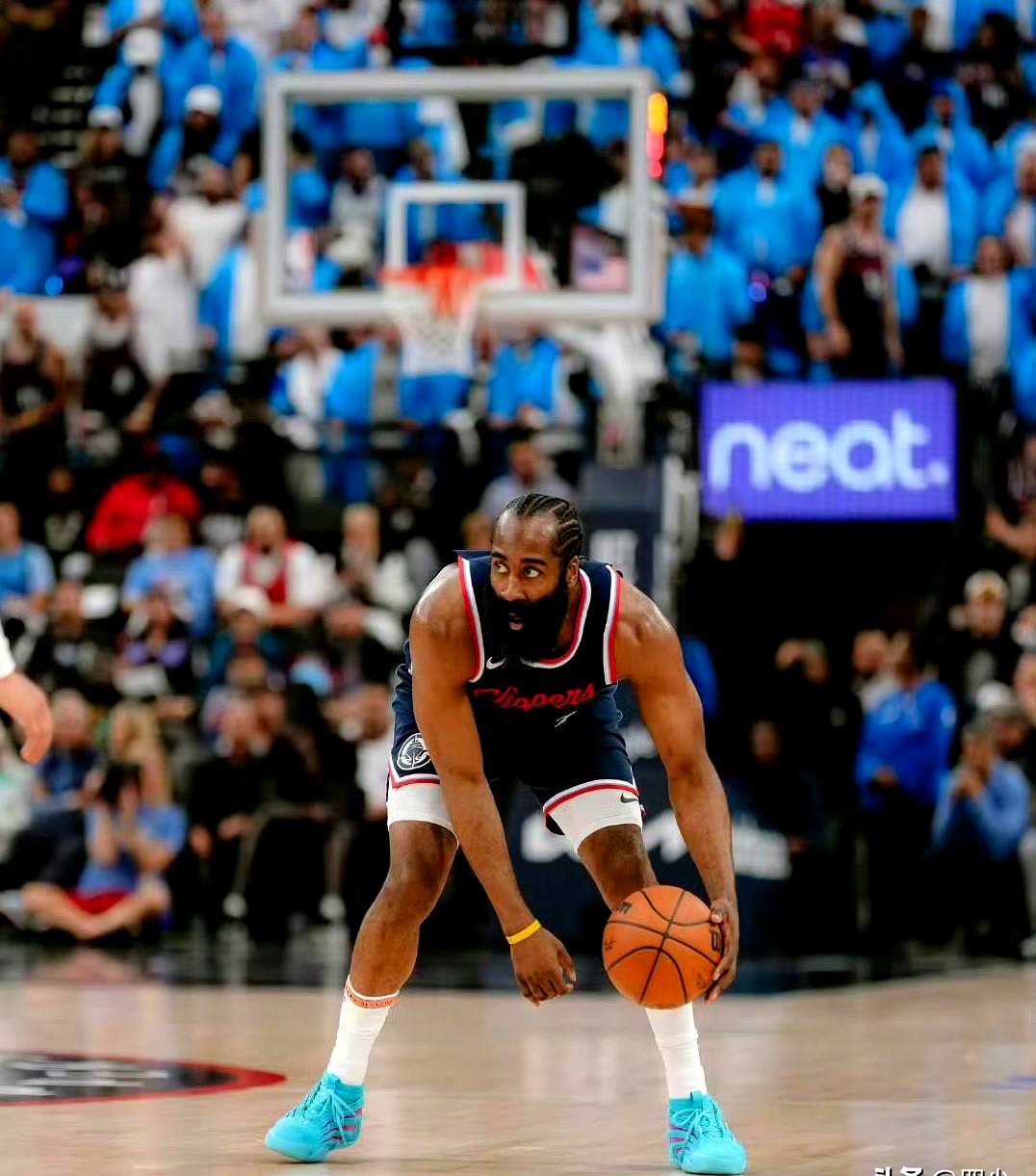 亚博-哈登在瑞士队比赛中惊险取胜，突破纪录引发热议！的简单介绍