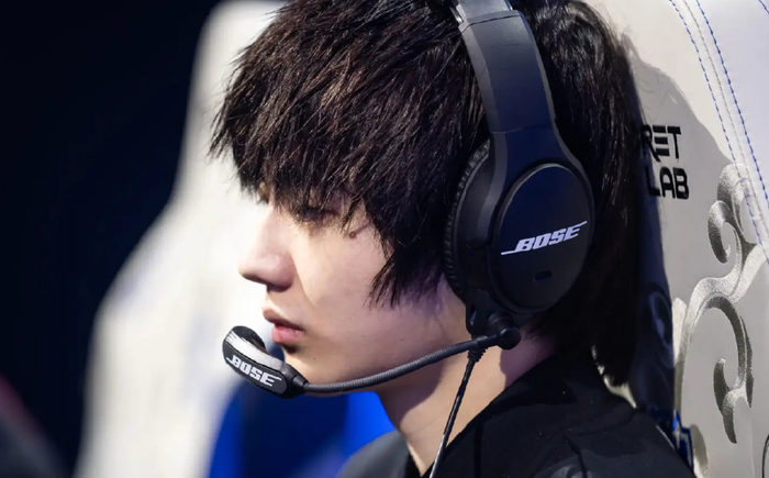 包含Scout迎来十五赛季高光表现，西班牙队球迷沸腾！的词条